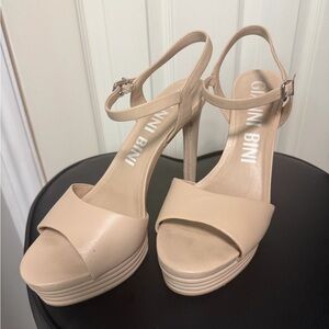 Gianni Bini Cream Platform Heels